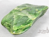 Зеленый камень нефрит