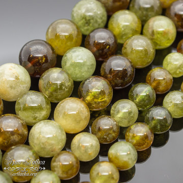 Гранат зеленый Гроссуляр гладкие бусины шарики 8 9 11 мм - фото изображение товара, artikul: 106948