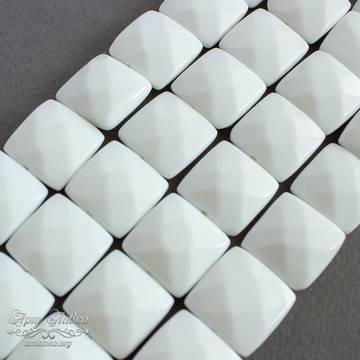 Агат белый 18 мм квадратные плоские бусины с огранкой - фото изображение товара, artikul: 108222