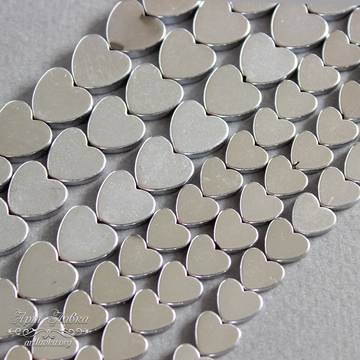 Гематит серебро сердечки плоские бусины 8 и 11 мм - фото изображение товара, artikul: 106898